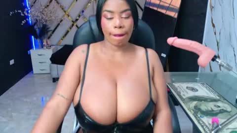 Snapshot of sammanthaboob chatting on 07/28/26, 02:13 Luisa online show from 07/28/26, 02:13