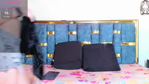 Sammy fox18 online show from 10/21/25, 07:14