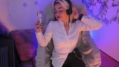   online show from 02/05/25, 03:34