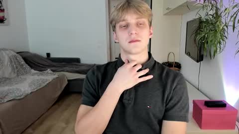 Snapshot of samuel_clark chatting on 10/10/25, 09:52 Sam online show from 10/10/25, 09:52