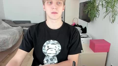 Snapshot of samuel_clark chatting on 10/17/25, 09:01 Sam online show from 10/17/25, 09:01