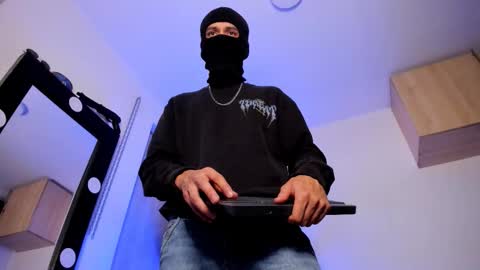   online show from 09/25/25, 04:27