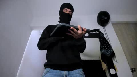   online show from 10/05/25, 01:15