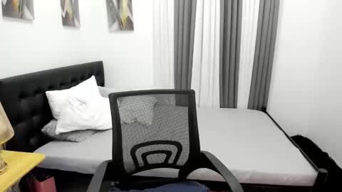 Snapshot of samuelangelo chatting on 09/29/25, 04:45 Sam online show from 09/29/25, 04:45