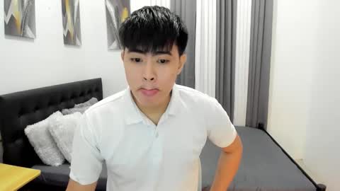 Snapshot of samuelangelo chatting on 11/15/25, 01:07 Sam online show from 11/15/25, 01:07