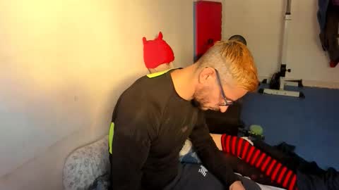 Snapshot of samuraijiu1 chatting on 12/14/25, 02:33 Samuraijiu online show from 12/14/25, 02:33