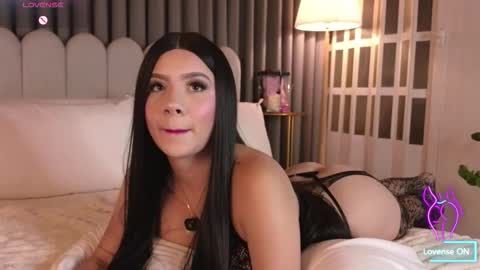 Snapshot of samy_clay chatting on 12/02/25, 12:05 online show from 12/02/25, 12:05