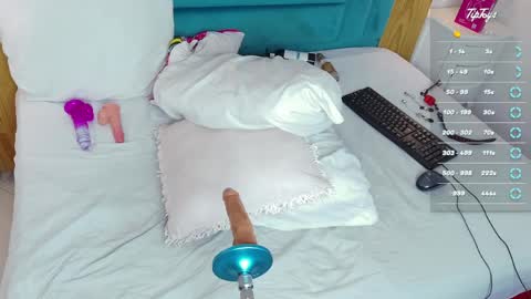 Snapshot of samy_ross_ chatting on 04/11/26, 07:45 Find me at when im offline here. online show from 04/11/26, 07:45