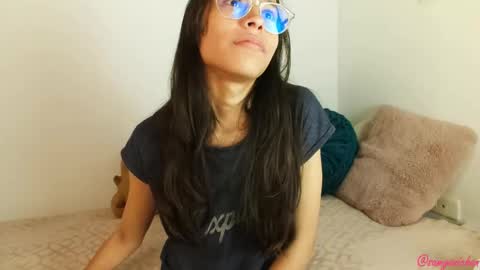 Snapshot of samyonichan chatting on 02/10/25, 07:36 Special show on 17 december and 23 UwU online show from 02/10/25, 07:36