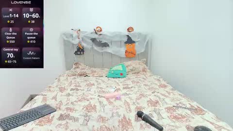 Snapshot of samyq8 chatting on 10/24/25, 11:34 samyq8 online show from 10/24/25, 11:34