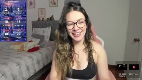Snapshot of samysweet_8 chatting on 12/17/25, 12:44 Samanta online show from 12/17/25, 12:44