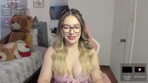 Snapshot of samysweet_8 chatting on 03/25/26, 12:44 Samanta online show from 03/25/26, 12:44