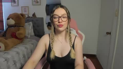 Snapshot of samysweet_8 chatting on 04/14/26, 01:39 Samanta online show from 04/14/26, 01:39