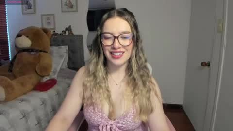 Snapshot of samysweet_8 chatting on 04/15/26, 11:39 Samanta online show from 04/15/26, 11:39