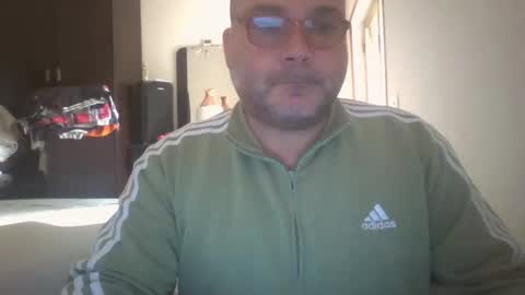 Snapshot of sandalicum chatting on 11/16/25, 09:15 sandalicum online show from 11/16/25, 09:15