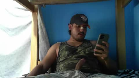 Snapshot of sandalo123 chatting on 05/01/26, 01:43 sandalo123 online show from 05/01/26, 01:43