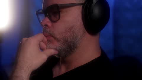 Sanders online show from 10/08/25, 02:53