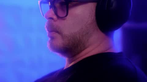 Snapshot of sanders_white chatting on 11/28/25, 05:10 Sanders online show from 11/28/25, 05:10