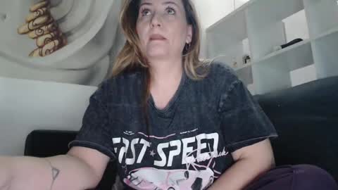 Snapshot of sandra______ chatting on 05/17/26, 05:31 dont forghet to thumbs up if you like my show online show from 05/17/26, 05:31