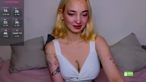 Snapshot of sandra_bell_ chatting on 09/19/25, 04:07 Sandra online show from 09/19/25, 04:07