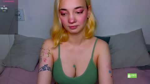 Snapshot of sandra_bell_ chatting on 10/08/25, 07:39 Sandra online show from 10/08/25, 07:39