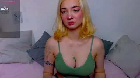 Snapshot of sandra_bell_ chatting on 10/20/25, 06:58 Sandra online show from 10/20/25, 06:58