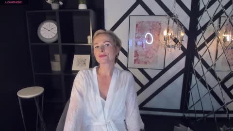 Sandra online show from 01/28/25, 11:38