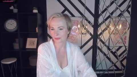 Sandra online show from 01/31/25, 08:32