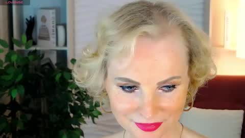 Sandra online show from 09/14/25, 06:01