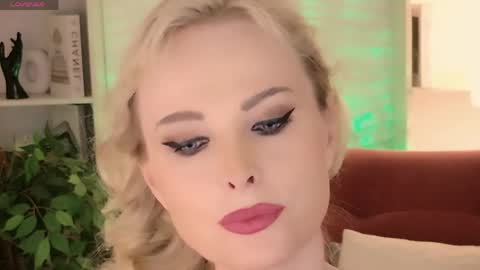 Snapshot of sandra_kind chatting on 06/07/26, 05:11 Sandra online show from 06/07/26, 05:11