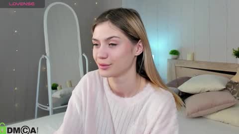 sandraa_anderson online show from 11/18/25, 12:49