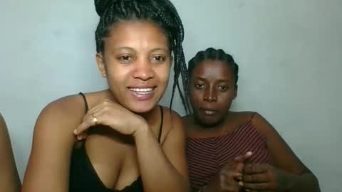 Snapshot of sanelie09 chatting on 11/23/25, 06:19 sanelie09 online show from 11/23/25, 06:19