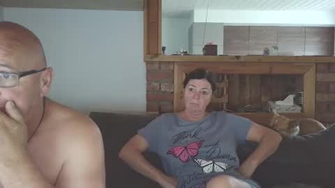 Snapshot of sanroom chatting on 10/12/25, 07:51 sanroom online show from 10/12/25, 07:51