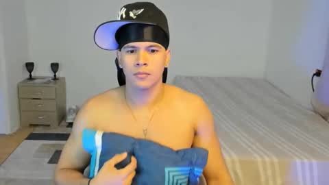 Snapshot of sant_wahlberg chatting on 05/15/26, 11:56 Sant online show from 05/15/26, 11:56