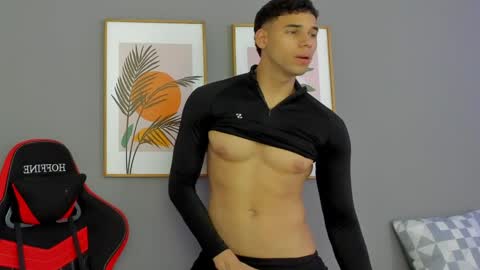 Snapshot of santana_maximo chatting on 06/04/26, 02:01 Maximo Santana online show from 06/04/26, 02:01
