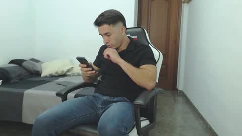 santi_39 online show from 09/09/25, 07:13