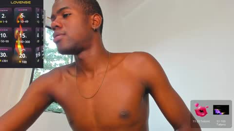 Snapshot of santi_brown1 chatting on 01/19/25, 10:39 Santibrown online show from 01/19/25, 10:39