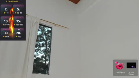 Snapshot of santi_brown1 chatting on 01/20/25, 11:10 Santibrown online show from 01/20/25, 11:10