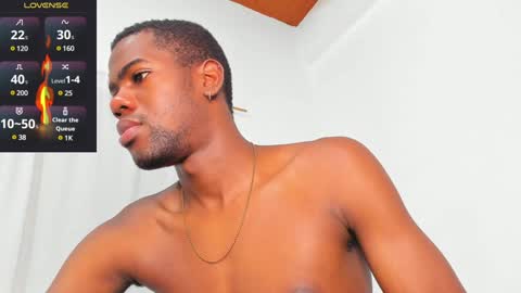 Snapshot of santi_brown1 chatting on 01/29/25, 06:43 Santibrown online show from 01/29/25, 06:43