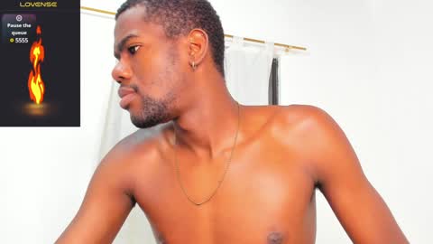 Snapshot of santi_brown1 chatting on 02/04/25, 11:27 Santibrown online show from 02/04/25, 11:27