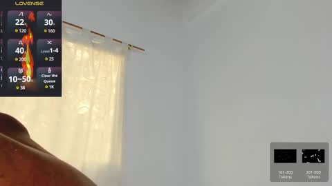 Snapshot of santi_brown1 chatting on 02/14/25, 08:59 Santibrown online show from 02/14/25, 08:59