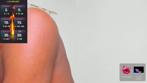 Snapshot of santi_brown1 chatting on 02/15/25, 06:23 Santibrown online show from 02/15/25, 06:23