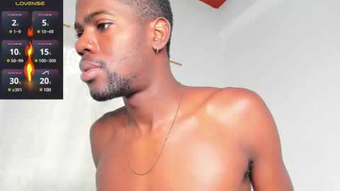 Snapshot of santi_brown1 chatting on 02/28/25, 10:28 Santibrown online show from 02/28/25, 10:28