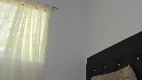 Snapshot of santi_brown1 chatting on 10/02/25, 05:42 Santibrown online show from 10/02/25, 05:42