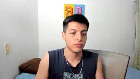 Snapshot of santi_henao chatting on 06/11/26, 06:11 Santiago Henao online show from 06/11/26, 06:11