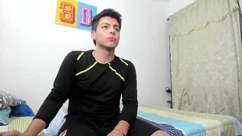 Snapshot of santi_henao chatting on 06/17/26, 05:32 Santiago Henao online show from 06/17/26, 05:32