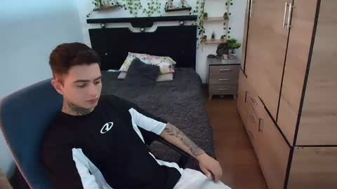 santi_ss online show from 05/17/26, 02:13