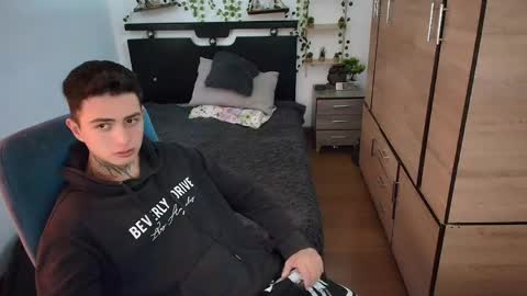 santi_ss online show from 05/18/26, 02:12