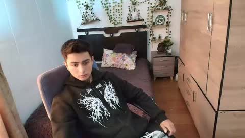 santi_ss online show from 06/07/26, 02:32