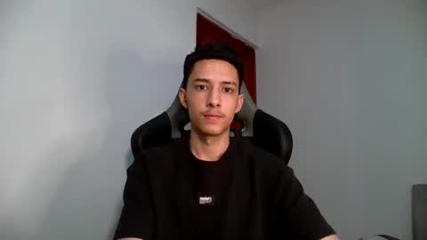 santi_twink19 online show from 02/13/25, 03:50